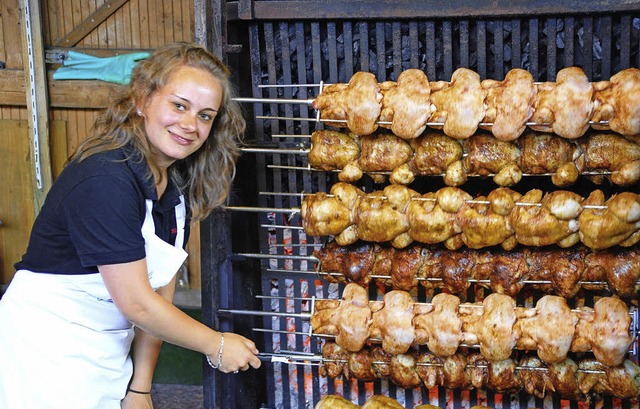 Beim Gggelifescht dreht sich alles um das leckere Brathhnchen   | Foto: Steinfelder