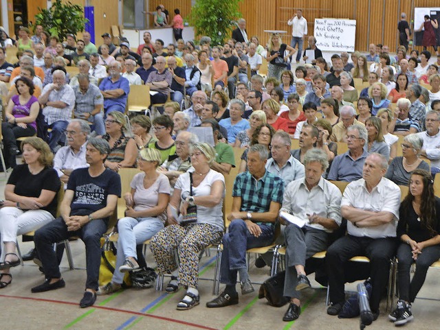 300 Besucher mgen es gewesen sein, di...formation in die Hochrheinhalle kamen.  | Foto: Peter Gerigk