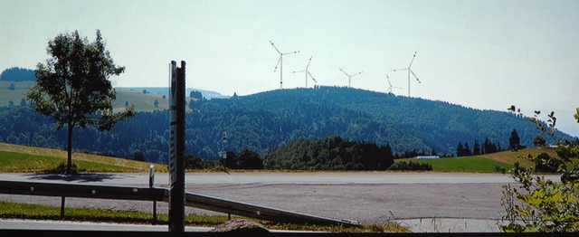 Blick in die Windkraft-Zukunft? So wr...m Parkplatz Schlechtbach aus zu sehen.  | Foto: Anja Bertsch