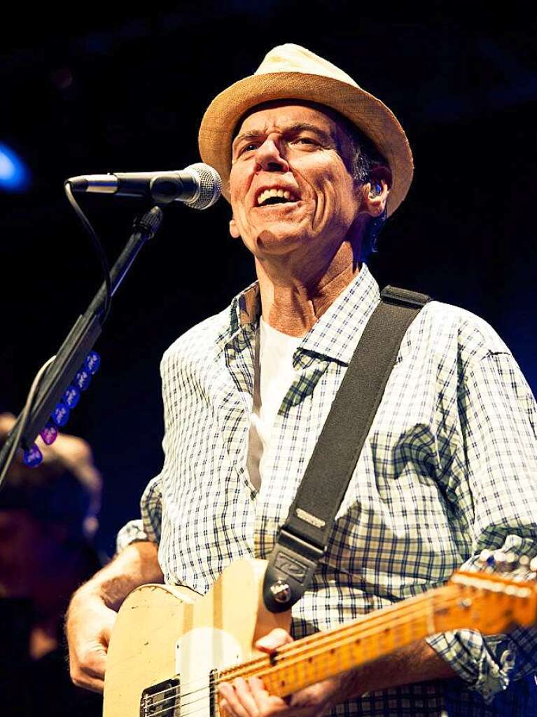 John Hiatt & The Combo im Zirkuszelt