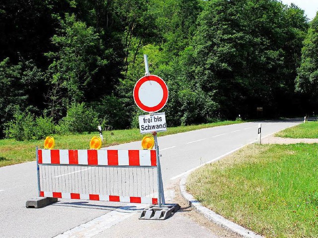 Bis nach Schwand darf man weiter, aber...Wies ist von Tegernau kommend dicht.    | Foto: heiner fabry