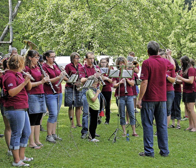 Viel Musik und Unterhaltung wird es au...beim Dorffest 2015 in hlingen geben.   | Foto: Birgit Rde