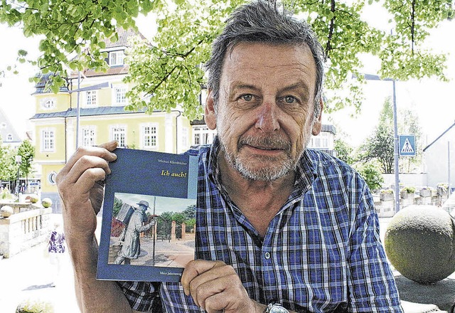 Michael Klotzbcher mit seinem ersten Buch &#8222;Ich auch&#8220;   | Foto: G. Vollmer