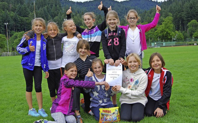Die Mdchenmannschaft der Grundschule ...ainiert fr Olympia den ersten Platz.   | Foto: privat