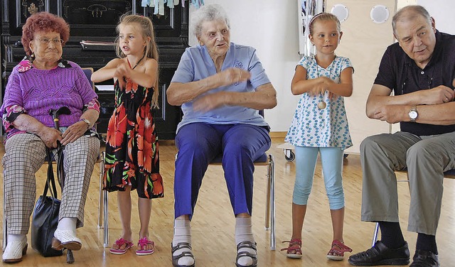 Kinder und Senioren sangen und tanzten Seite an Seite.   | Foto: Frey