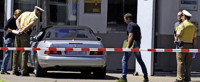 Mit diesem Cabrio flchtete der Mann, ...zuvor zwei Menschen erschossen hatte.   | Foto: dpa