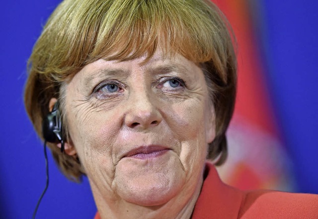 Was LeFloid (oben) Angela Merkel gefra...f seinem Youtube-Kanal zu sehen sein.   | Foto: dpa/AFP