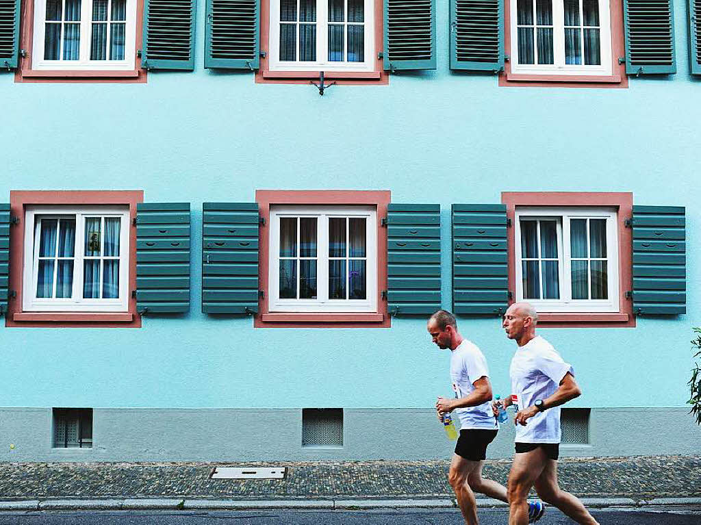 Die Freiburger Laufnacht fhrte erstmals durch die Altstadt.