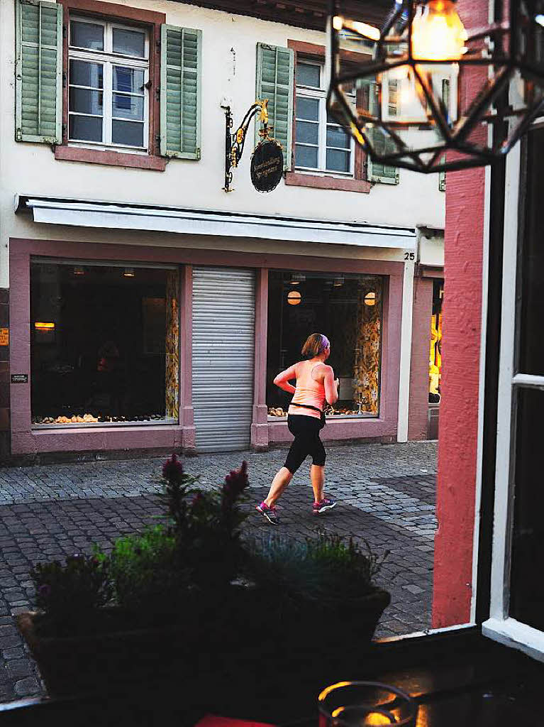 Die Freiburger Laufnacht fhrte erstmals durch die Altstadt.