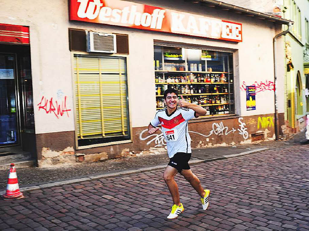 Die Freiburger Laufnacht fhrte erstmals durch die Altstadt.