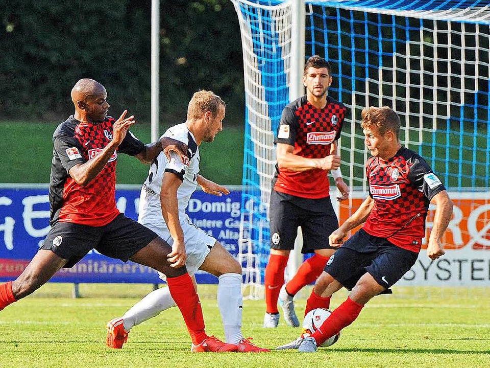 Ein Vorgeschmack auf die zweite Liga: ...piel gegen Sandhausen unterlag der SC.  | Foto: Michael Heuberger