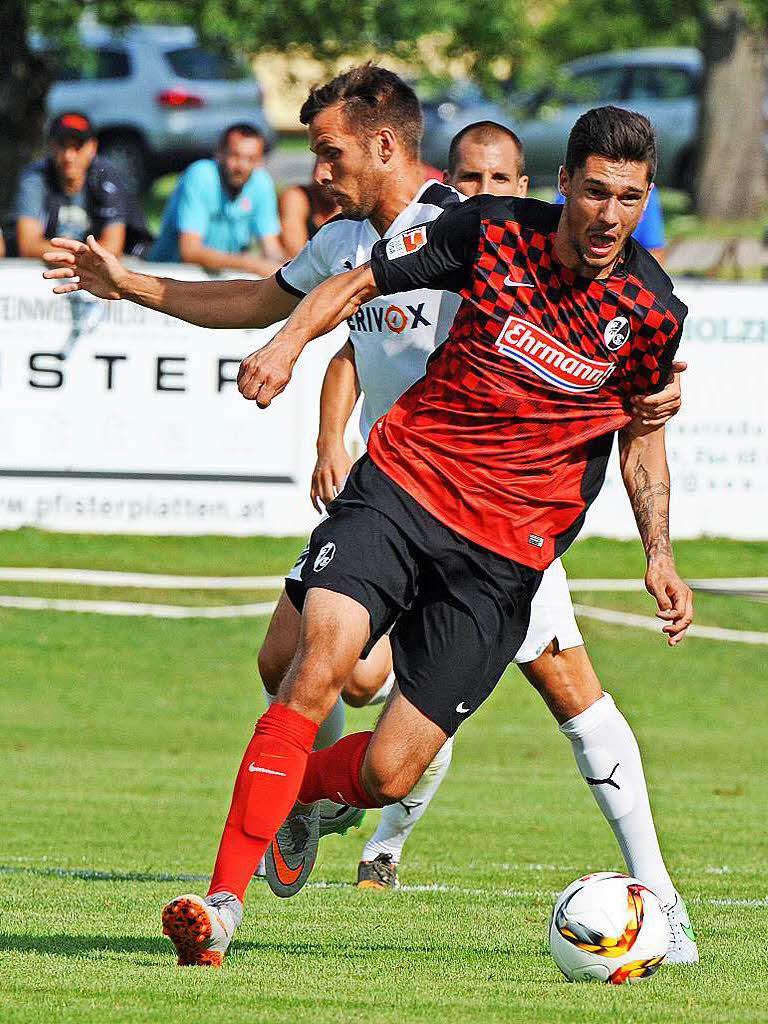 Testspiel des SC Freiburg gegen Sandhausen im Trainingslager.