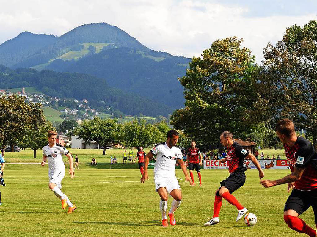 Testspiel des SC Freiburg gegen Sandhausen im Trainingslager.