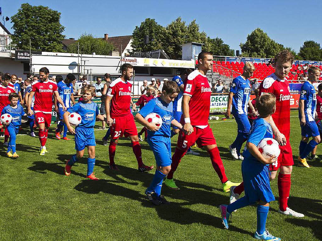 Szenen aus dem ersten Turnierspiel Bahlinger SC (Regionalliga) gegen 1. FC Magdeburg (Dritte Liga) 3:1.