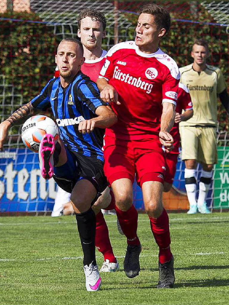 Szenen aus dem vierten Turnierspiel Bahlinger SC gegen SV Eintracht Trier 2:3.