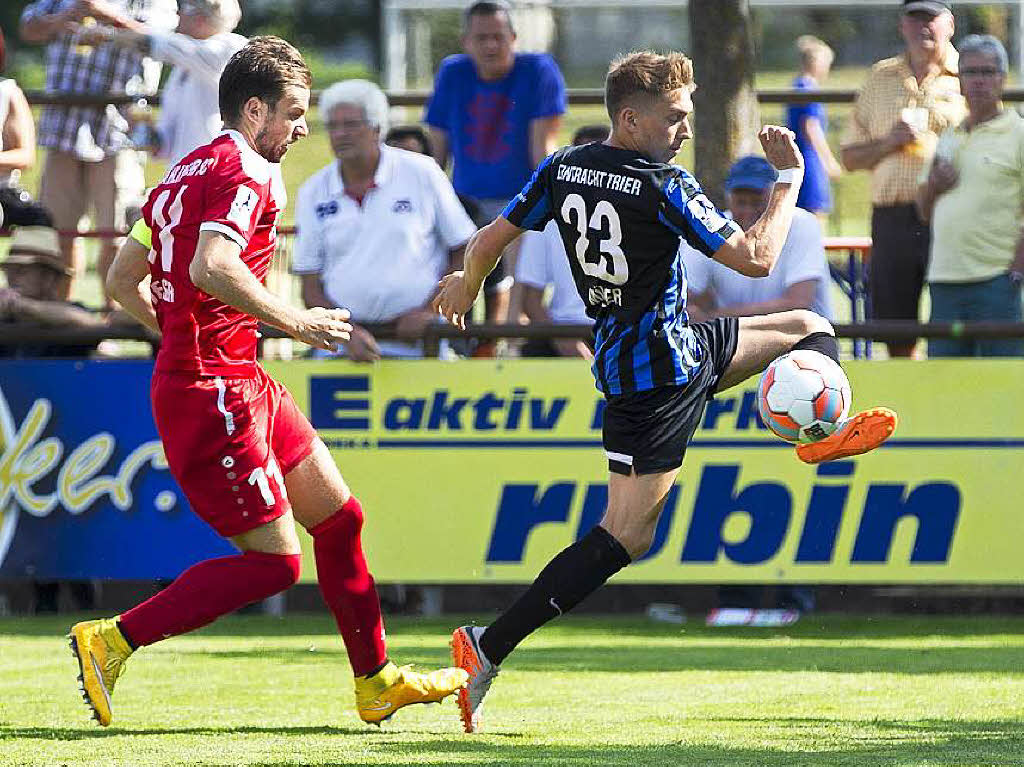 Szenen aus dem vierten Turnierspiel Bahlinger SC gegen SV Eintracht Trier 2:3.