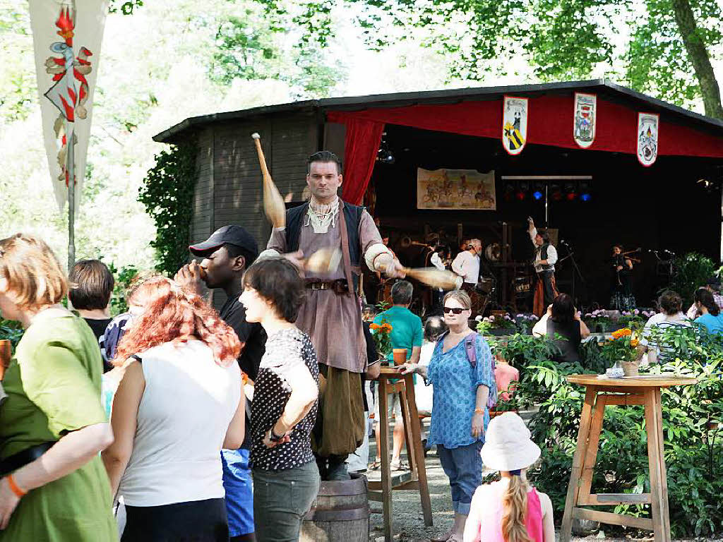 Gaukler, Spielmanns- und Fanfarenzge, Wettkmpfe fr Gro und Klein und der Besuch des Erzherzogs mit seinem Gefolge – beim 8. Historische Marktplatzfest herrschte wieder viel mittelalterliches Treiben in Waldkirch.