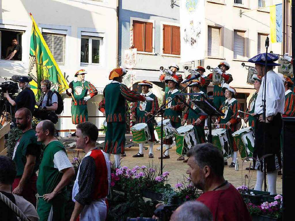 Gaukler, Spielmanns- und Fanfarenzge, Wettkmpfe fr Gro und Klein und der Besuch des Erzherzogs mit seinem Gefolge – beim 8. Historische Marktplatzfest herrschte wieder viel mittelalterliches Treiben in Waldkirch.