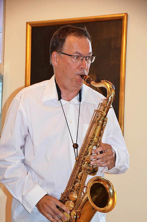 Mal unheimlich, mal amüsant: Rainer Wahl erzählt die Geschichte auf dem Saxophon  | Foto: Sylvia-Karina Jahn