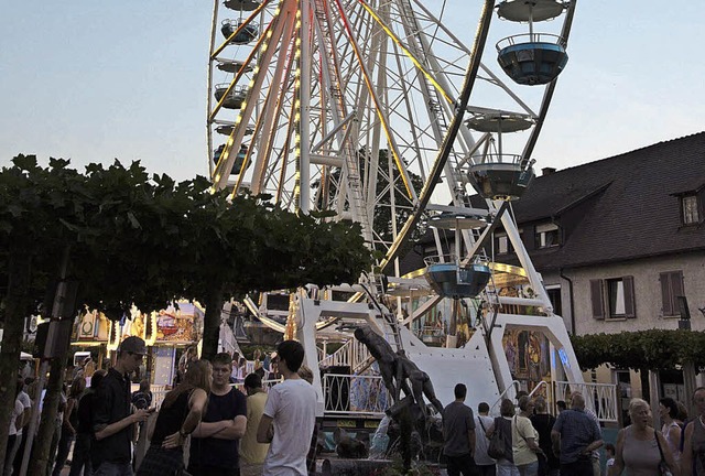 Das Riesenrad gehrt seit zehn Jahren ...tionellen Blick ber Stadt und Region.  | Foto: Volker Mnch
