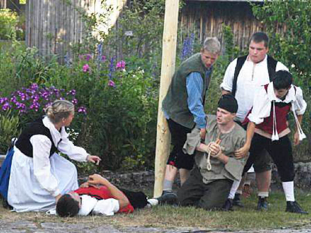 Am Samstag gab die Freilichtbhne Klausenhof zum ersten Mal in dieser Saison Gerhard Jungs „Dichter und Heidewiib“ vor nahezu vollbesetzter Tribne