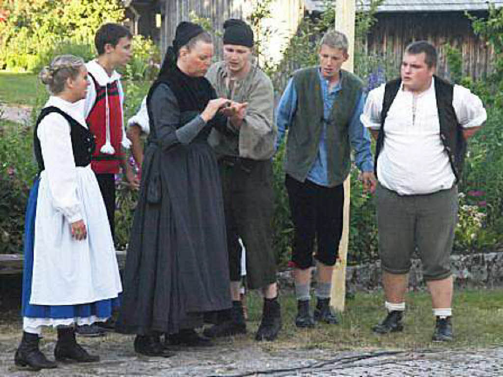 Am Samstag gab die Freilichtbhne Klausenhof zum ersten Mal in dieser Saison Gerhard Jungs „Dichter und Heidewiib“ vor nahezu vollbesetzter Tribne