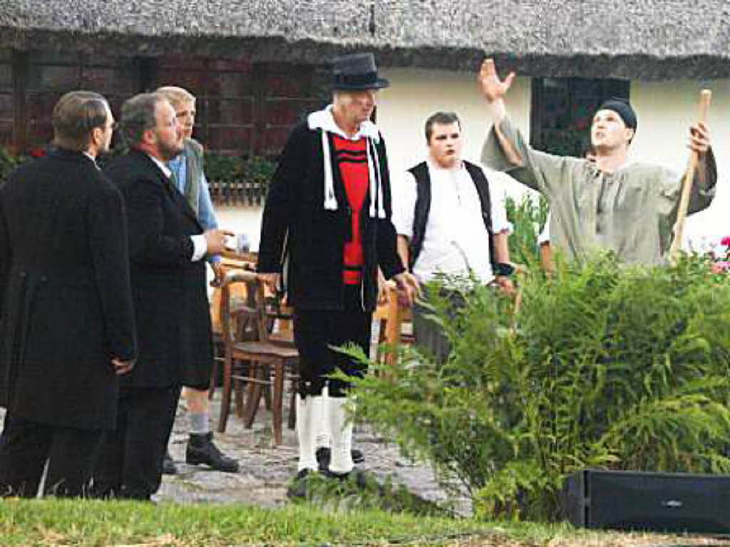 Am Samstag gab die Freilichtbhne Klausenhof zum ersten Mal in dieser Saison Gerhard Jungs „Dichter und Heidewiib“ vor nahezu vollbesetzter Tribne