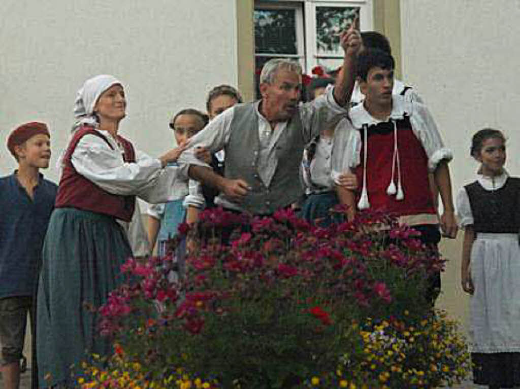 Am Samstag gab die Freilichtbhne Klausenhof zum ersten Mal in dieser Saison Gerhard Jungs „Dichter und Heidewiib“ vor nahezu vollbesetzter Tribne