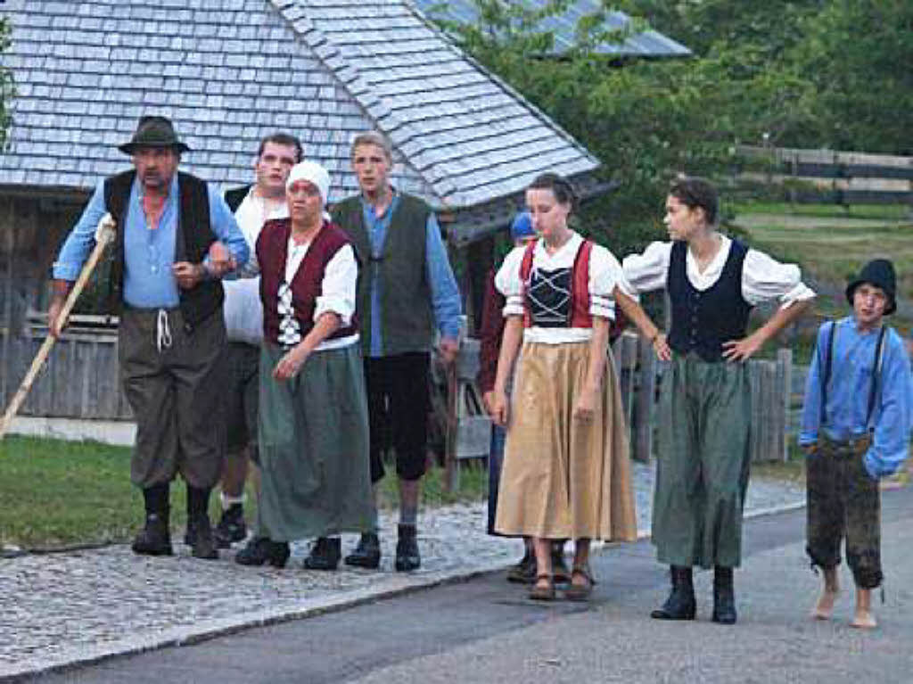 Am Samstag gab die Freilichtbhne Klausenhof zum ersten Mal in dieser Saison Gerhard Jungs „Dichter und Heidewiib“ vor nahezu vollbesetzter Tribne