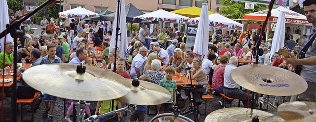 Feste gefeiert wurde auf dem Marktplat...ckers&#8220; fr Unterhaltung sorgte.   | Foto: Gerhard Lck