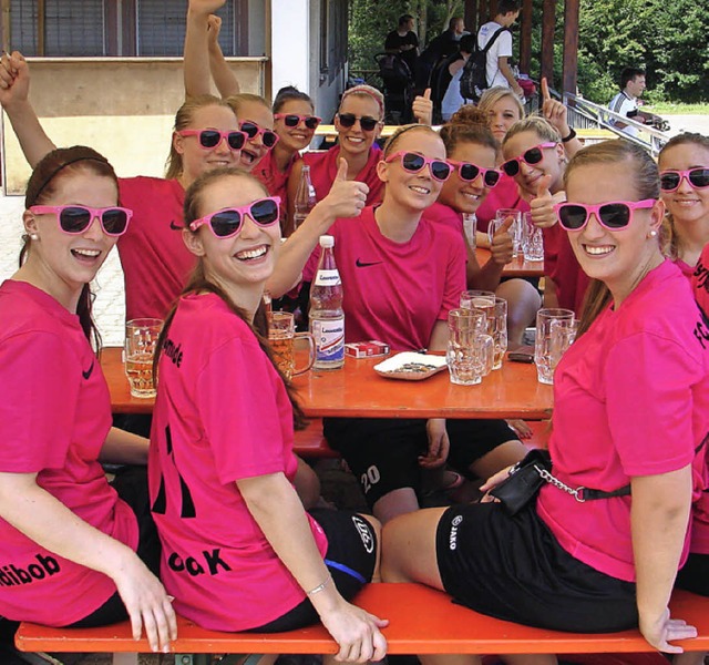 Jung, pink, erfolgreich: Frauenteam beim   Grmpelturnier   | Foto: Privat
