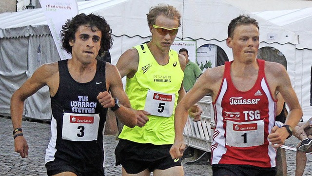 Der Sieger in der Mitte: Lukas Naegele...areq (links) und Benedikt Hoffmann ab.  | Foto: Stinn