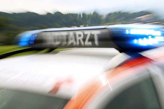 Ein Toter und drei Verletzte bei Unfall auf A5 nahe Müllheim