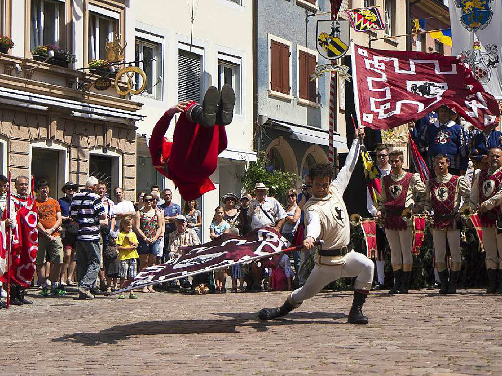 Gaukler, Spielmanns- und Fanfarenzge, Wettkmpfe fr Gro und Klein und der Besuch des Erzherzogs mit seinem Gefolge – beim 8. Historische Marktplatzfest herrschte wieder viel mittelalterliches Treiben in Waldkirch.