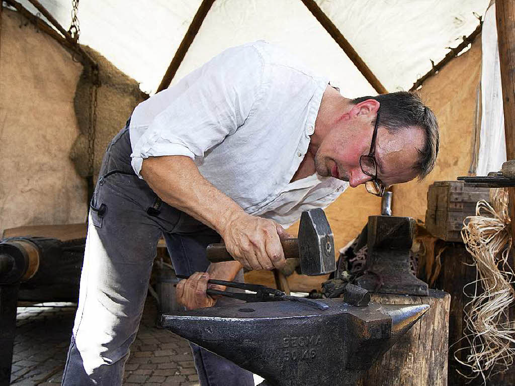 Gaukler, Spielmanns- und Fanfarenzge, Wettkmpfe fr Gro und Klein und der Besuch des Erzherzogs mit seinem Gefolge – beim 8. Historische Marktplatzfest herrschte wieder viel mittelalterliches Treiben in Waldkirch.