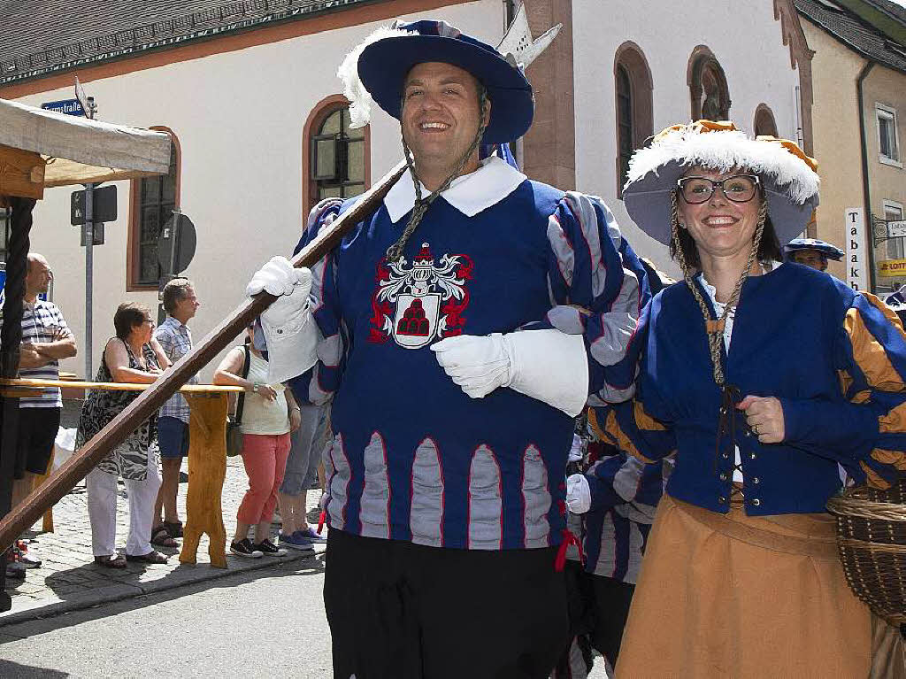 Gaukler, Spielmanns- und Fanfarenzge, Wettkmpfe fr Gro und Klein und der Besuch des Erzherzogs mit seinem Gefolge – beim 8. Historische Marktplatzfest herrschte wieder viel mittelalterliches Treiben in Waldkirch.