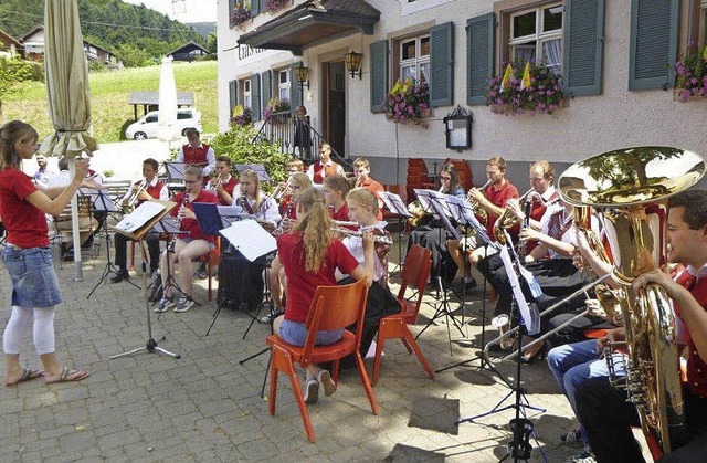 Mit frhlichen Melodien trug die Jugen...nen Festtagsfreude in St. Ulrich bei.   | Foto: Anne Freyer