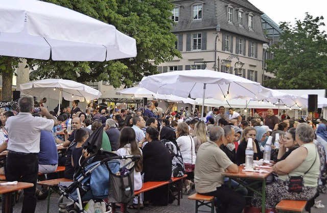 ffentliches Iftar-Essen auf dem Alten Marktplatz   | Foto: Sabine Ehrentreich