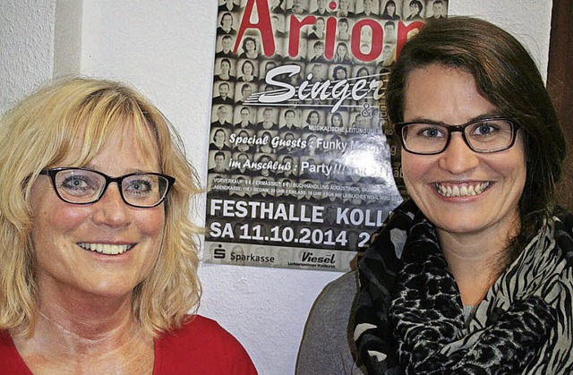 Christa Birkle (links), stellvertreten...nun sieben Jahre den Chor dirigierte.   | Foto: Heiss