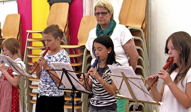 Die Flte legen die Kinder bald zur Seite, um ein neues Instrument zu erlernen.  | Foto: Ulrike Spiegelhalter