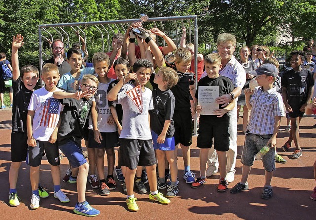 Die Platzfeger der Anne-Frank-Schule  ...eger des Wettbewerbs der  4. Klassen.   | Foto: felix reinbold