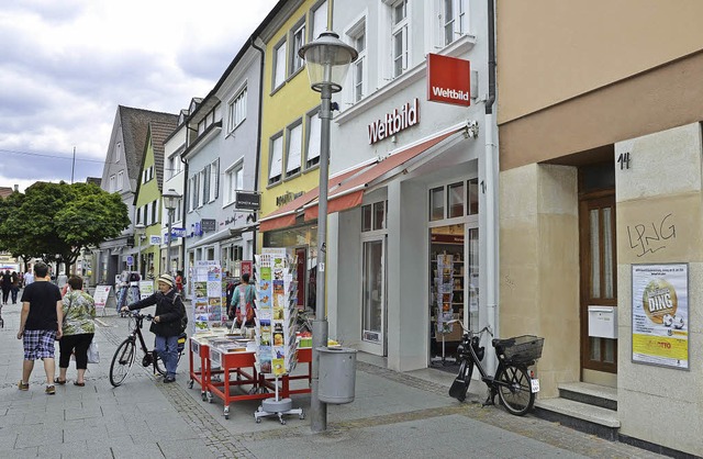 Seit 2004 verkauft Weltbild in der Ste...tzt zieht ein Ein-Euro-Shop hier ein.   | Foto: rab