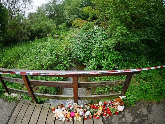 Gedenken an Armani: Hier wurde die Leiche des Achtjhrigen entdeckt.  | Foto: dpa