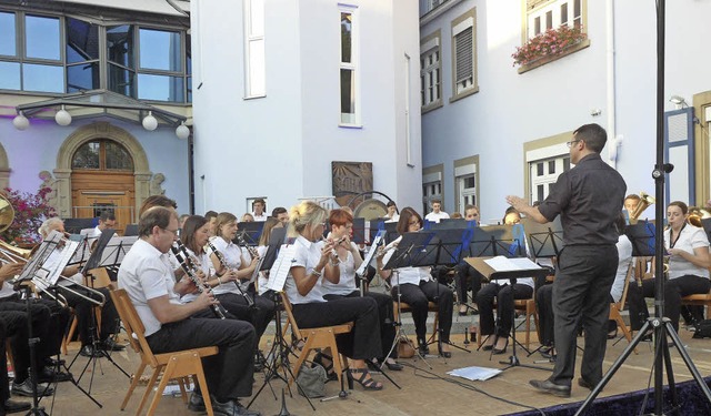 Zum 150-jhrigen Jubilum gaben die Ge...in begeisterndes Sommernachtskonzert.   | Foto: Bianca Flier