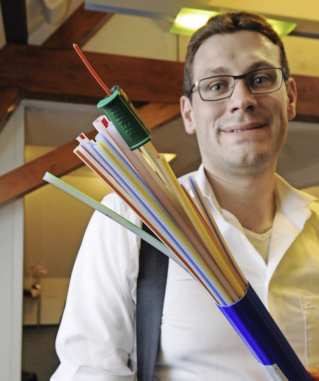 Schnell ins Internet: IT-Experte Paul ...as die Glasfaserkabel verlegt werden.   | Foto: Robert Bergmann