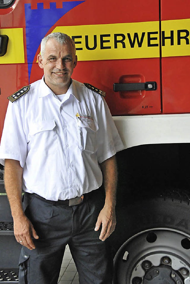 Feuerwehrkommandant Peter Schwinn arbeitet einen Brandschutzbedarfsplan aus.   | Foto: hsl