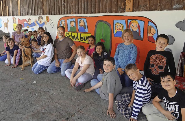 Zur Verschnerung des Schulhofs beiget...dschule im Rahmen eines Projekttages.   | Foto: ZVG