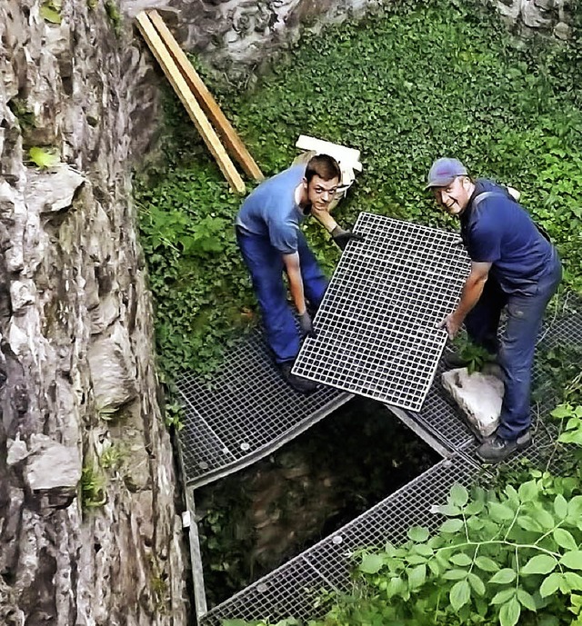 Nicht einfach war fr Felix und Hubert...itters auf der Burgruine Wieladingen.   | Foto: wolfgang adam