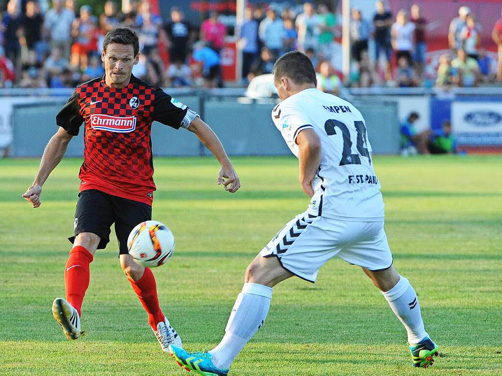 SC Freiburg spielt im Testspiel in Friedrichshafen 0:0 gegen den FC St. Pauli.