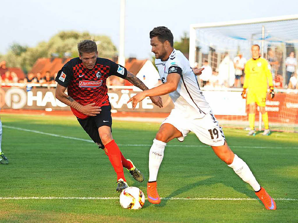 SC Freiburg spielt im Testspiel in Friedrichshafen 0:0 gegen den FC St. Pauli.